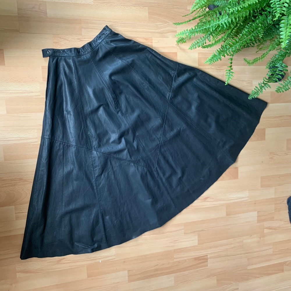 Elegant Y2K Danier high waisted Black Leather half circle maxi Skirt size 8 - Picture 1 of 6